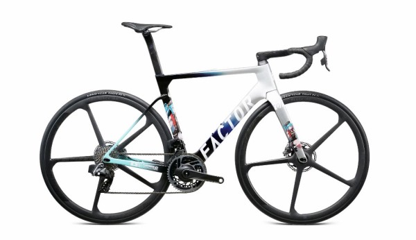 ニシカン 【限定モデル・美品】初音ミクコラボロードバイク ニシカン 【限定モデル・美品】初音ミクコラボロードバイク ニシカン