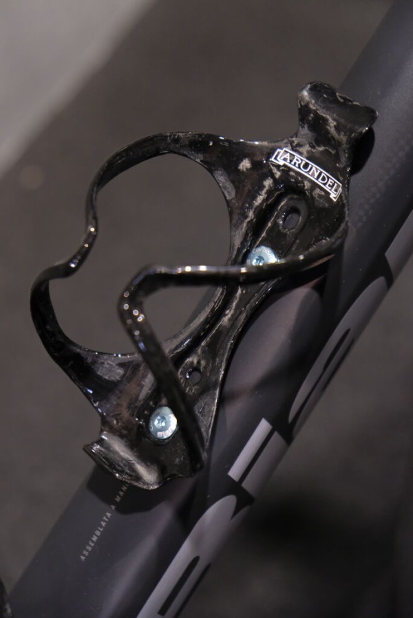 ARUNDEL (アランデル) Mandible カーボンボトルケージ セット ARUNDEL】カーボンボトルケージと言えばコレ | 船橋で自転車をお