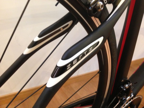 SPECIALIZEDの2016年モデル、ROUBAIX SL4 SPORTとTARMAC SPORTが