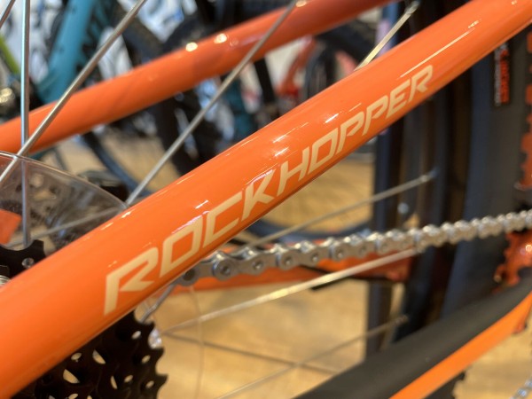 身長130cmから乗れるMTB、SPECIALIZED「ROCKHOPPER SPORT 26