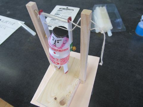 工作・糸であやつる人形「体操日本内村航平君がんばれ」 : 小学校理科