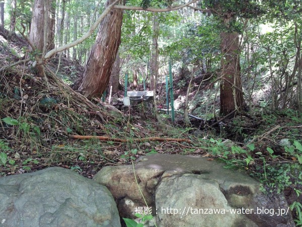 葛葉の泉 くずはのいずみ 丹沢の湧水と登山に役立つ水場