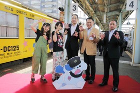 Tvアニメ ゾンビランドサガ 聖地 佐賀県で描き下ろしラッピング列車が出発 出発式であのセリフを唐津市長 主役 本渡楓 河瀬茉希が叫んだ 声旬