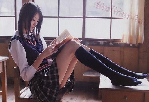 制服 足フェチ的に高ポイントなjkのエロい細足 ムチムチふともも画像 ニーソ大好き エロ画像動画ブログ