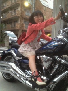 悠木碧 バイクに跨るあおちゃんが小学生にしか見えない件 声優メモ帳