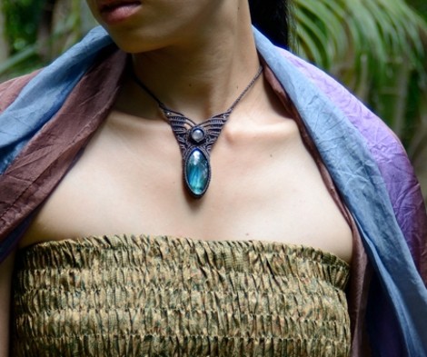 カイヤナイト＆サファイヤのマクラメ編みネックレス ペンダント 天然石