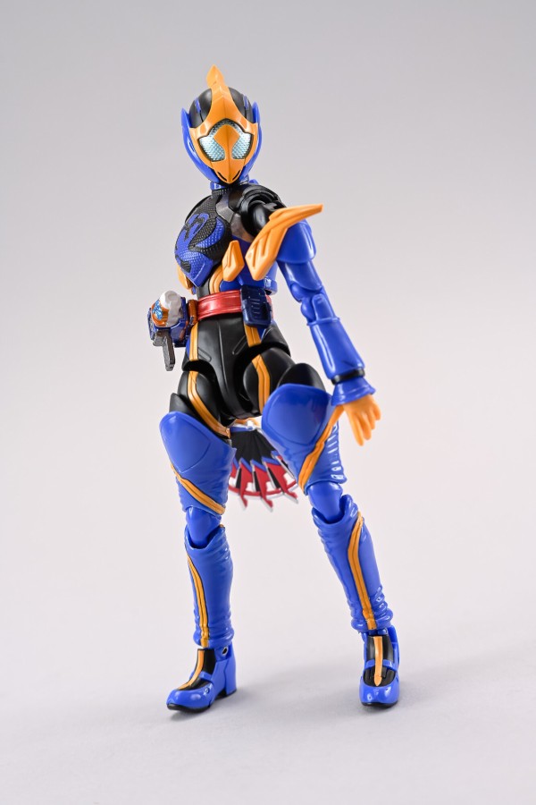 仮面ライダージャンヌ コブラゲノム＆ラブコフ クジャクゲノム 楽天市場】新品 送料無料 S.H.Figuarts 仮面ライダージャンヌ