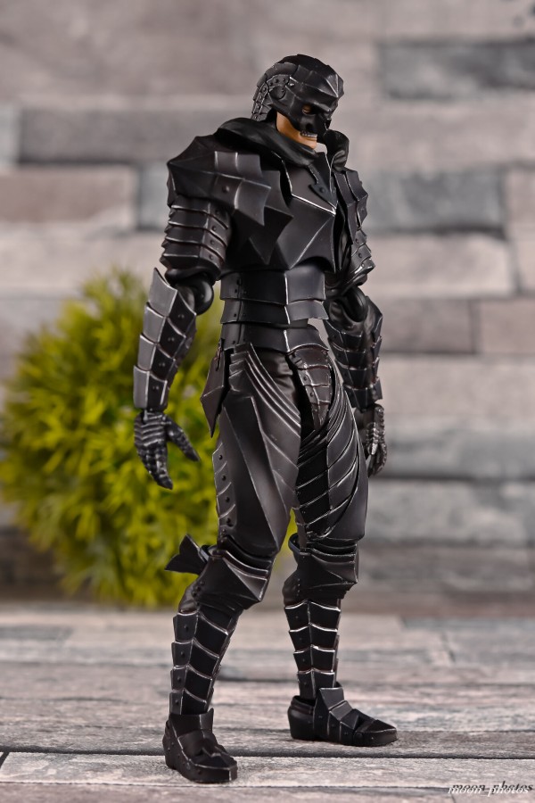 figma ガッツ　狂戦士の甲冑　リペイント　髑髏 Amazon.co.jp: figma ベルセルク ガッツ 狂戦士の甲冑ver