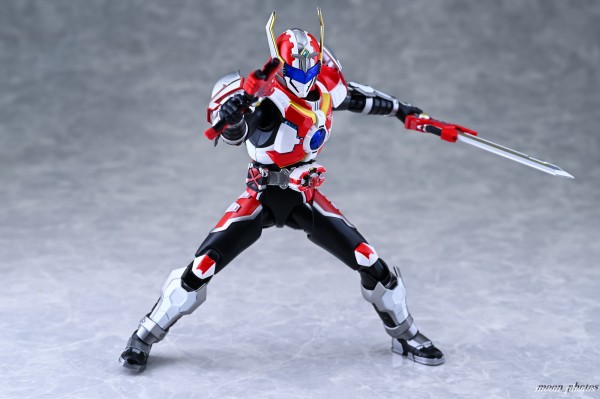 次元重工 中国の仮面ライダー 刑天 鎧甲勇士 真骨彫スケール 異次元重工 DI-AH-11 『鎧甲勇士』クロサイ 塗装済み可動