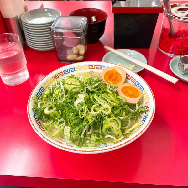 とんとん東尾道店（福山市高西町）ねぎてんこ盛りの豚骨ラーメン