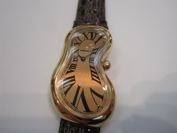 芸術家ダリ 溶ける時計 新古品時計は液漏れに注意 時計クリーニング Com ビフォー アフター