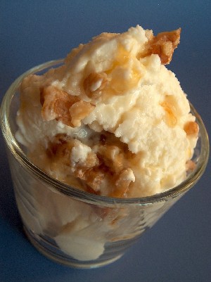 ギリシャ風ヨーグルトアイスクリーム 蜂蜜 くるみトッピング ギリシャのごはん