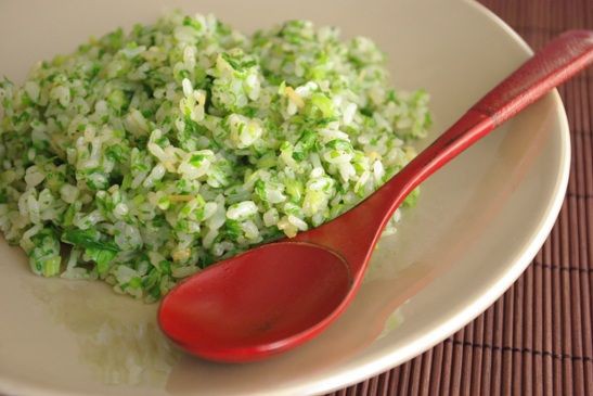 セロリの葉っぱとガーリックのグリーンチャーハン ギリシャのごはん
