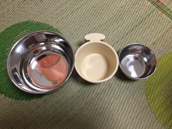 小動物の壁に掛ける食器レビュー : とりまみれ雑記