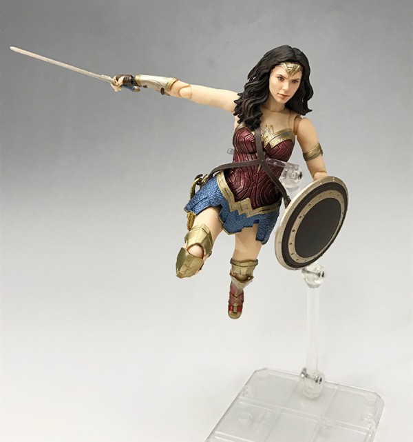 S.H.フィギュアーツ バットマン(JUSTICE LEAGUE) Amazon.co.jp: TAMASHII NATIONS S.H.フィギュアーツ バットマン