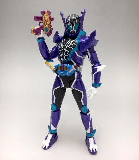 割れる！食われる！砕け散る！「仮面ライダーローグ」試作彩色品