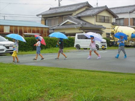 雨上がり散歩に出掛けました 子育てセンターしばもとのブログ