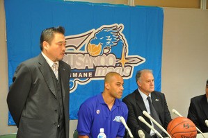 オーセンティックユニフォーム　島根スサノオマジック　マイケルパーカー選手 2011年8月31日 マイケル・パーカー選手 入団記者会見 : 島根スサノオ