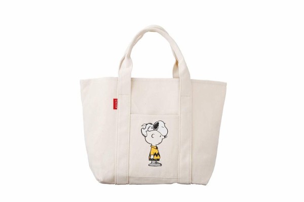 Snoopy In Seasons Play The Game With Peanuts ムック本付録 Wポケットトート スヌーピーと小さな仲間たちシール 雑誌付録パトロール