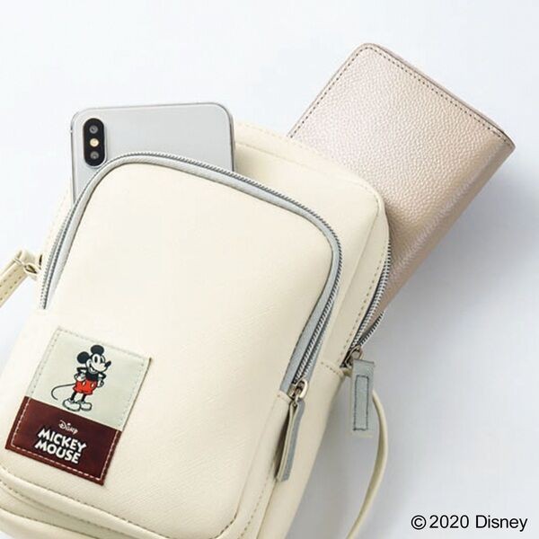 In Red インレッド 年 4月号 雑誌付録 ミッキーマウス スマホも長財布も入るミニショルダーバッグ 雑誌付録パトロール