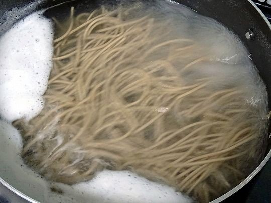 ひきわり納豆 De ざるそば 食いしん坊シモさん ひきわり納豆 De ざるそば 食いしん坊シモさん