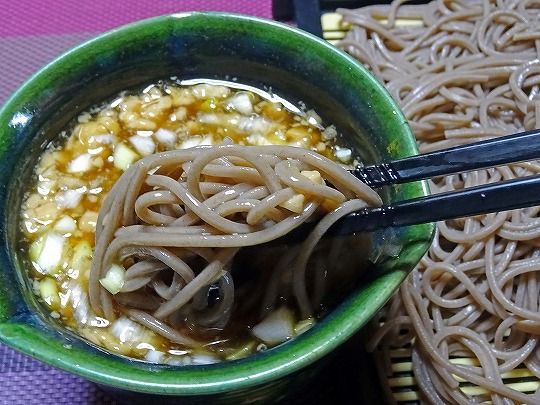 ひきわり納豆 De ざるそば 食いしん坊シモさん