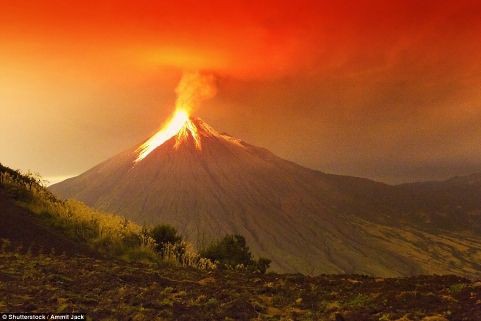 火山の噴火写真集から : ひかたま（光の魂たち）