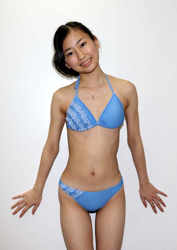 岡田亜以乃14歳のジュニアアイドル「制服や競泳水着、レオタードの ...