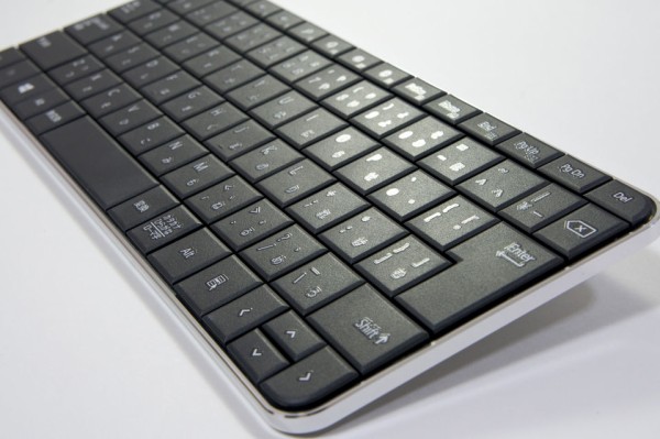 Microsoftの小型Bluetoothキーボード Wedge Mobile Keyboard U6R