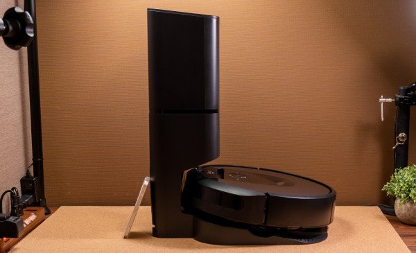 ルンバ　i7+　傷あり iRobot(アイロボット) / キズ有/CLEAN BASE付属/掃除機/i7