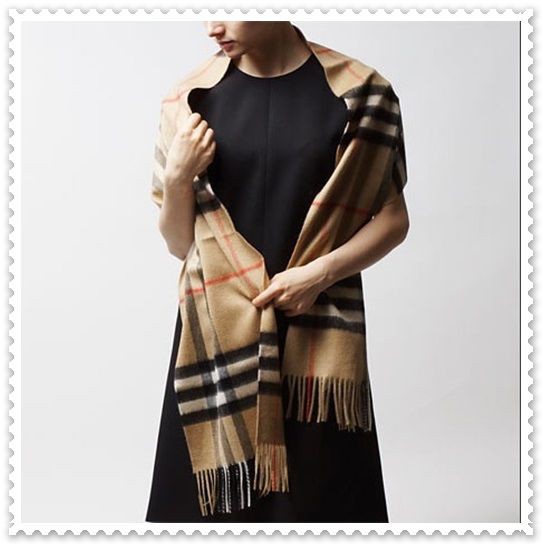 代の彼女さんへの贈り物へ Burberry バーバリー のマフラー ストール プレゼントにオススメ この冬 彼女へ贈りたいレディースマフラー ストール