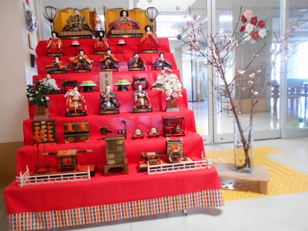 ひな人形と梅の花 ひびき園 さわやか 日記