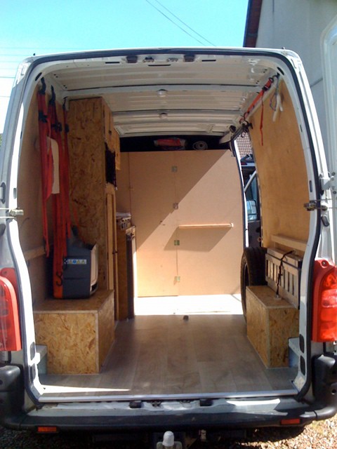 フランス モタード用 トランポ 自作内装 その１ My Van Before After Diy No 1 Shinyo Mag シンヨ マグ