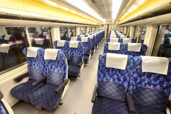 JR 特急車　背面テーブル 鉄道車両の内装紹介 JR東日本 関東の特急車 : 日常の中にも非日常