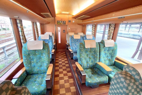 鉄道車両の内装紹介 JR九州 特急車とD&S列車 : 日常の中にも非日常