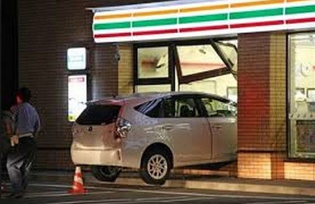 夕方から飲んでた 印西市役所の職員が飲酒運転でコンビニへ突っ込む 白井市速報 ﾉ