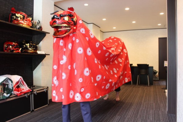 国産獅子舞 全国普及型 朱塗り 権九郎九寸 巻毛赤250 一式 販売例