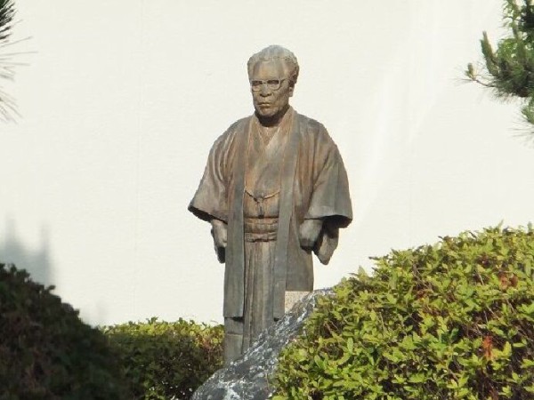 浪花節だよ人生は」「麦と兵隊」「岸壁の母」の作詞家 藤田まさとの