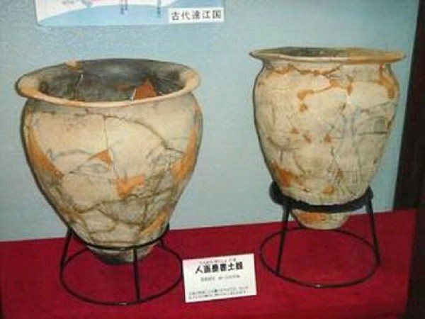 土器,石器,埴輪,銅鏡など遺跡,古墳の出土品を展示 磐田市埋蔵文化財センター展示室 (静岡県磐田市見付3678-1) : 静岡県の遺跡・古墳・城跡ガイド