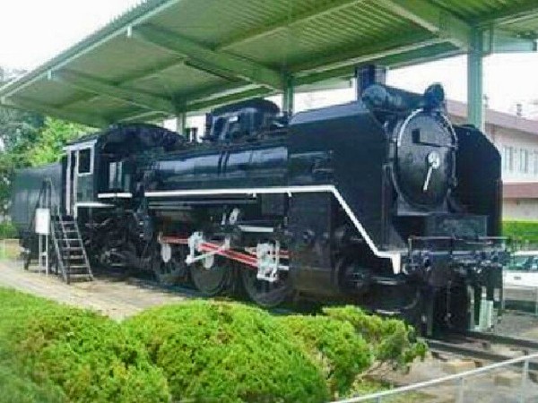 蒸気機関車 C5849号機と遊具 中央公園(SL公園) (静岡県掛川市中央1-24