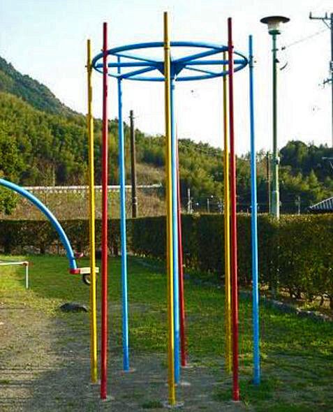珍しいシーソー,登り棒,ブランコ,滑り台 岡部台1号公園 (静岡県藤枝市