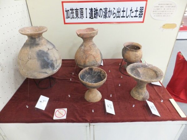 弥生土器,鳥形土器,銅鐸レプリカなどを展示 文化財課企画展『弥生時代へGO! ～2000年前のイワタ～』磐田市立中央図書館 (静岡県磐田市見付3599‐5)  : 静岡県の遺跡・古墳・城跡ガイド