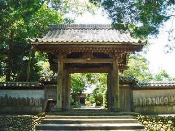 江戸時代 一石一字経を納めた石塔を建立 町指定文化財 長源寺の経塚