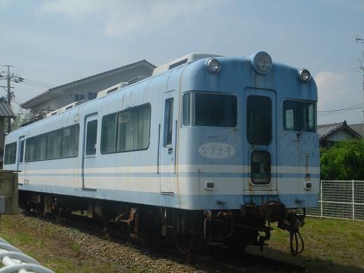 水色の電車 保存車両 豊橋鉄道渥美線 7300系 なぎさ号 7307号 静岡県周智郡森町飯田 県道58号 市場 交差点の東側 00shizuoka静岡観光おでかけガイド