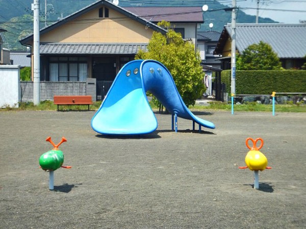謎の遊具 階段の無い滑り台 エビフライ形のスプリング遊具 大覚寺1号公園 静岡県焼津市大覚寺1 4 00shizuoka静岡観光おでかけガイド