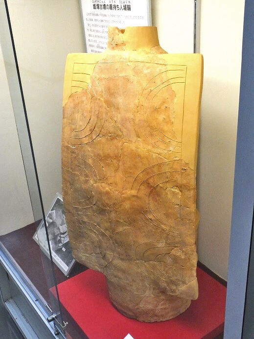 甑塚古墳から出土「盾持ち人埴輪」の公開 磐田市埋蔵文化財