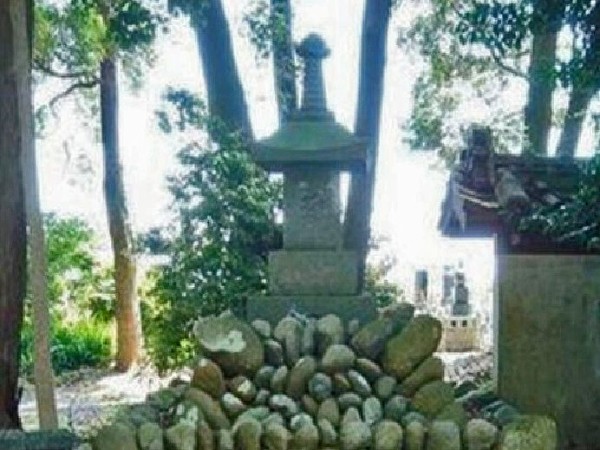 江戸時代 一石一字経を納めた石塔を建立 町指定文化財 長源寺の経塚