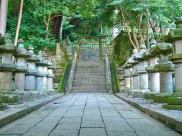 徳川家康の神廟 国宝 久能山東照宮 (静岡県静岡市駿河区根古屋390) : 静岡県の遺跡・古墳・城跡ガイド