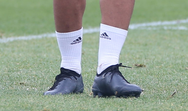 ブルーノ フェルナンデスが謎のスパイクを着用開始 0014のblog