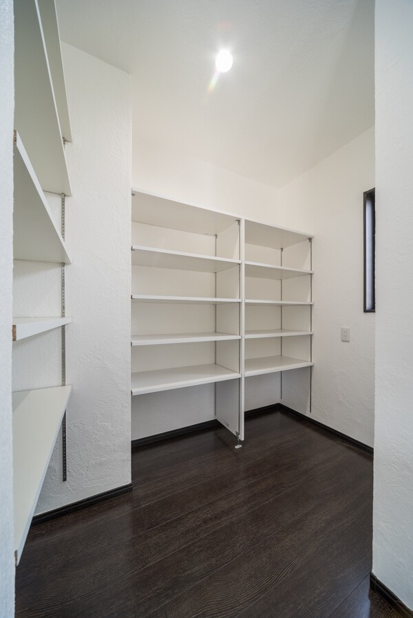 使いやすいパントリー収納庫があるキッチンの間取り 注文住宅ブログ 大阪京都で注文建築専門の工務店は匠建枚方